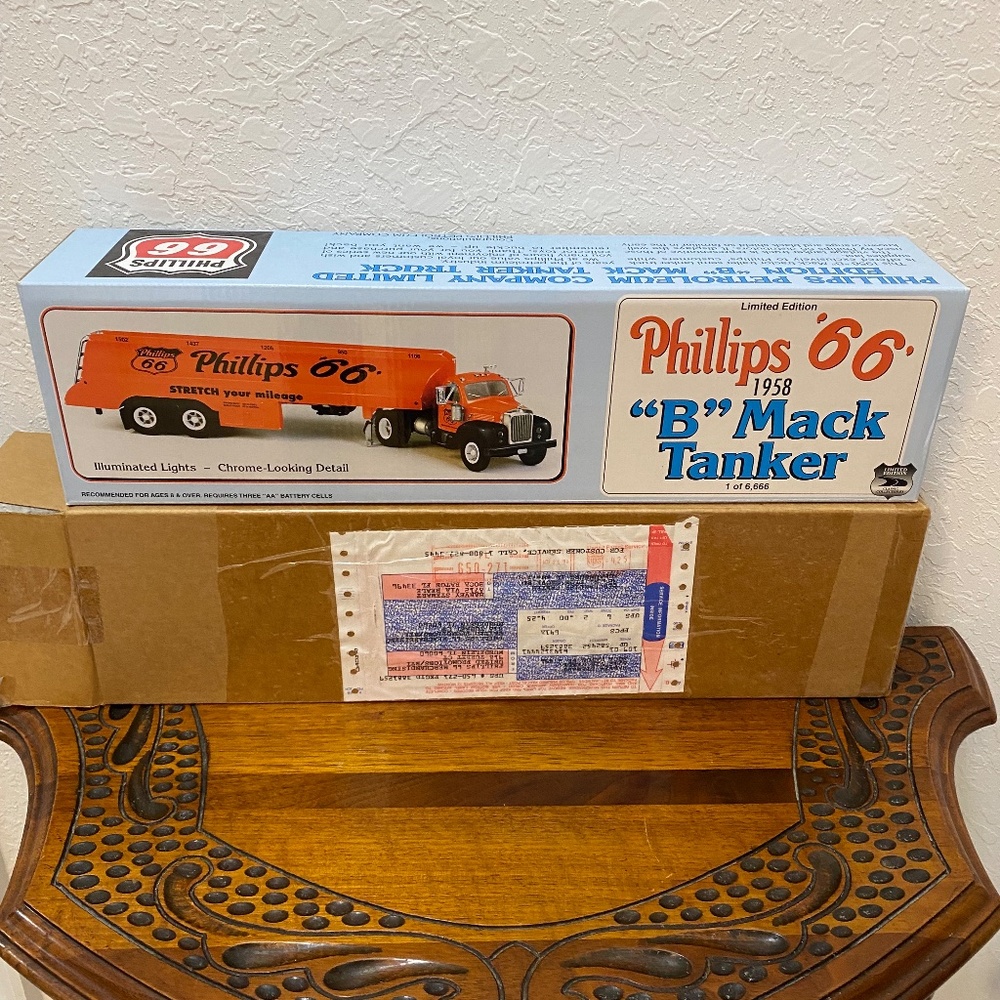 Phillips 66 Limited Edition 1958 B Mack Tanker Truck 5846/6666 NIB Vintage Style